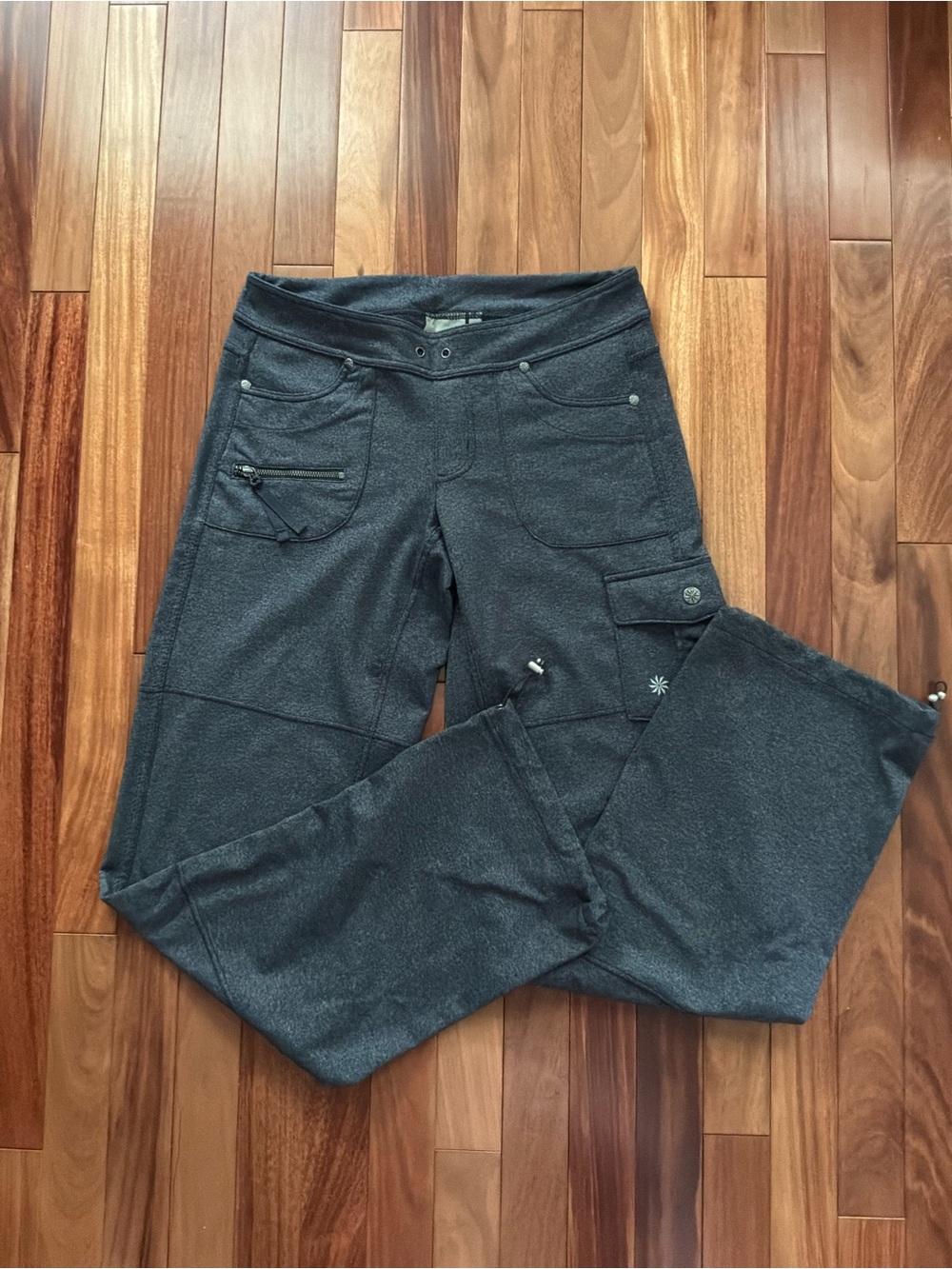 PRICE DROP! Athleta Women’s Gray Cargo Joggers
